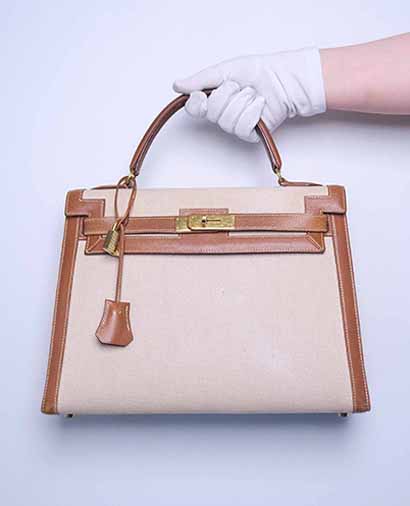 Kelly Sellier 32 Toile/Courchevel Leather in Natural/Gold, front view